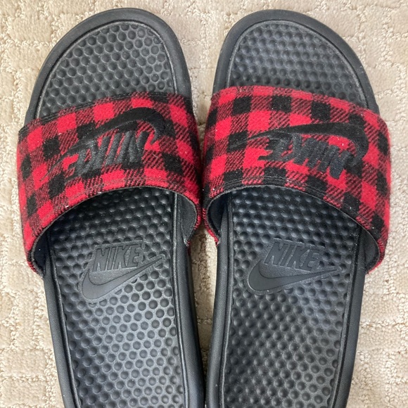 Nike Men’s Benassi Slides/Sandals - Picture 3 of 3